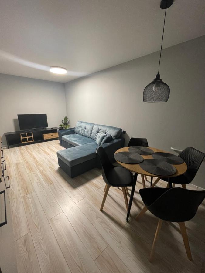 Mb Livinga Apartamentai Naftininku G Mažeikiai Exteriör bild